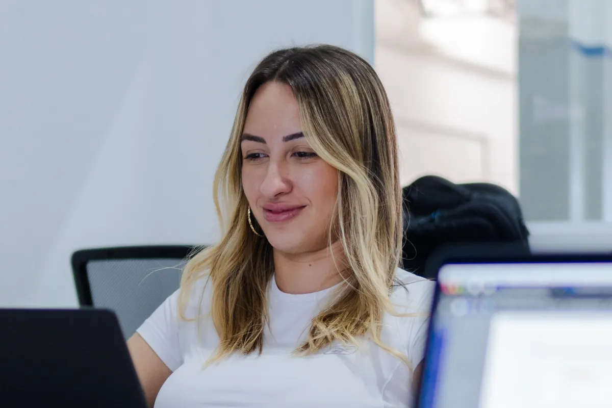 CRM simple para una pyme: cómo dejar de perder consultas entre mensajes